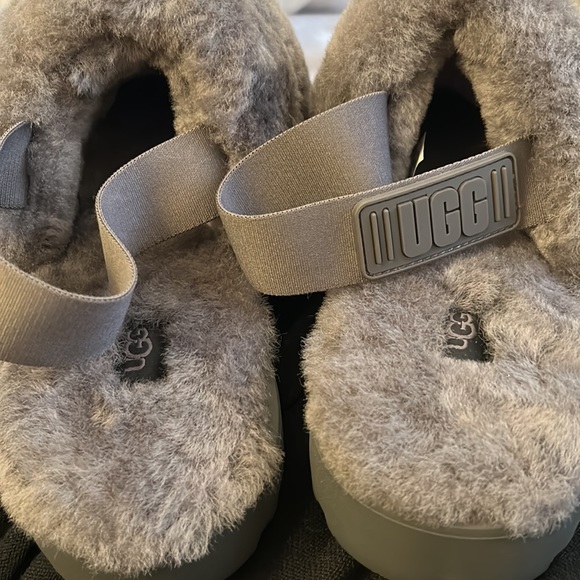 Ugg Fluff Yeah Slides Size 9 - Picture 4 of 4